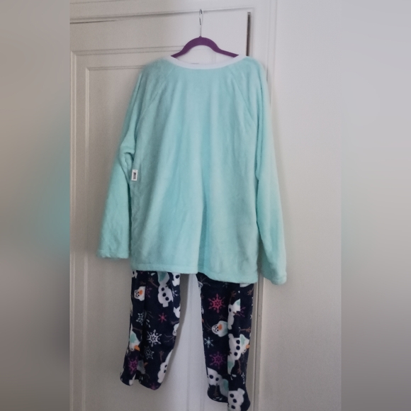 Disney Mint and White Olaf Pajama Set - Picture 5 of 5